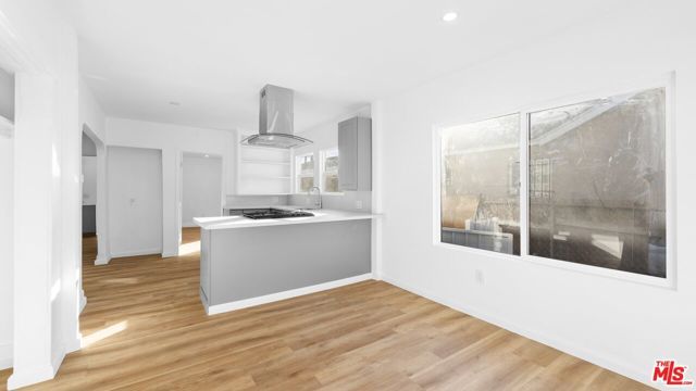 820 W 76th Street, Los Angeles, CA 90044