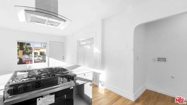 820 W 76th Street, Los Angeles, CA 90044