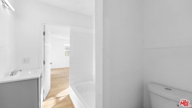 820 W 76th Street, Los Angeles, CA 90044