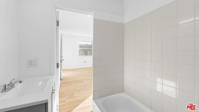 820 W 76th Street, Los Angeles, CA 90044