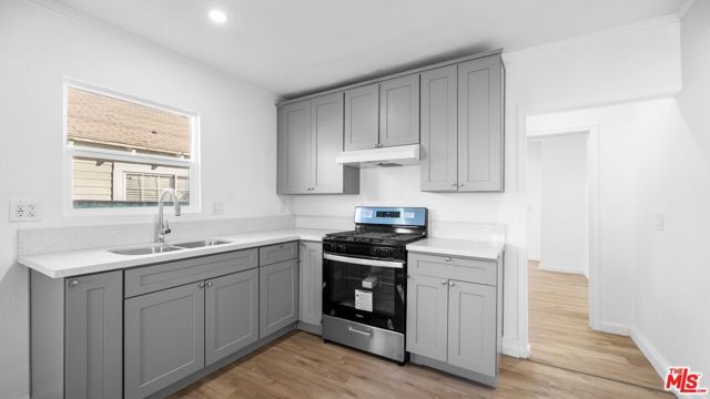 820 W 76th Street, Los Angeles, CA 90044