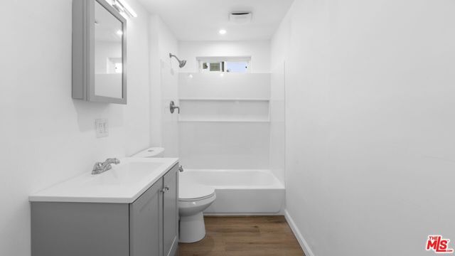 820 W 76th Street, Los Angeles, CA 90044