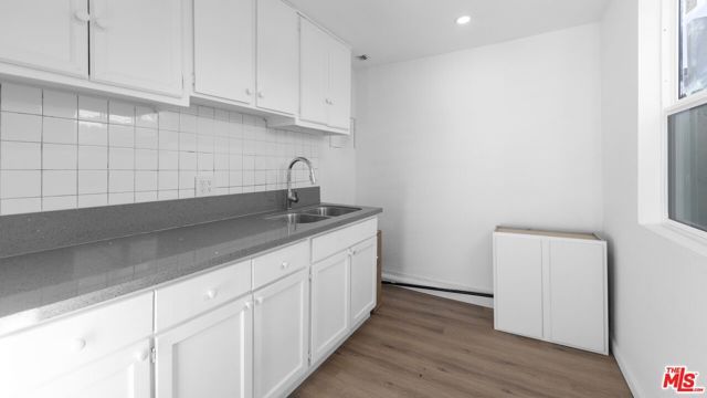 820 W 76th Street, Los Angeles, CA 90044