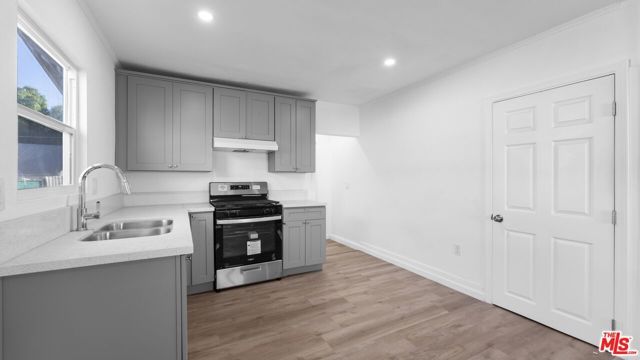 820 W 76th Street, Los Angeles, CA 90044