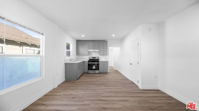 820 W 76th Street, Los Angeles, CA 90044