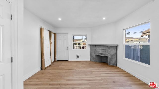 820 W 76th Street, Los Angeles, CA 90044