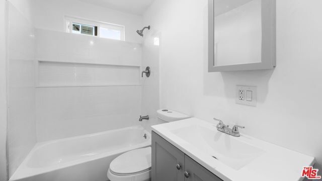 820 W 76th Street, Los Angeles, CA 90044