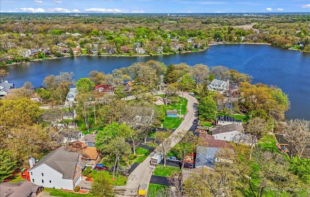 21428 W Crescent Drive, Mundelein, IL 60060
