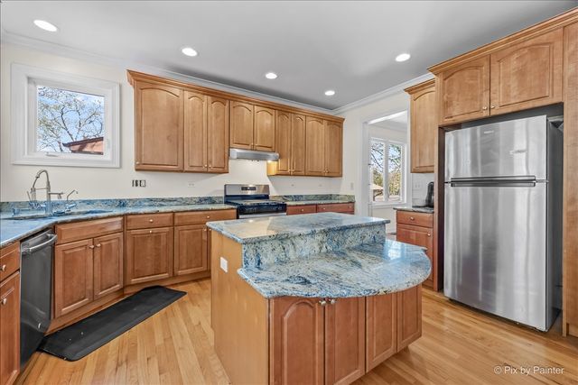 21428 W Crescent Drive, Mundelein, IL 60060