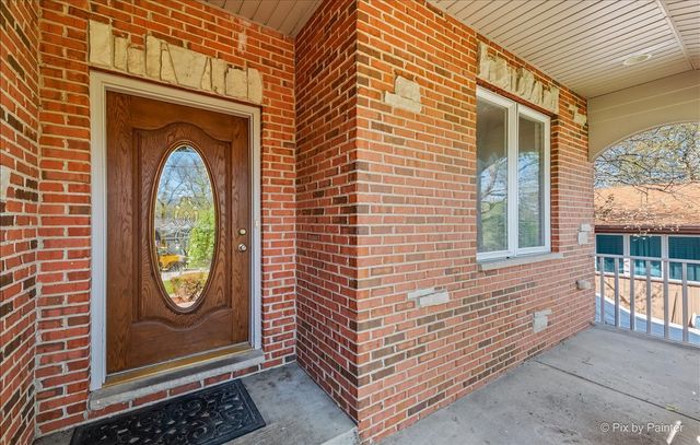 21428 W Crescent Drive, Mundelein, IL 60060
