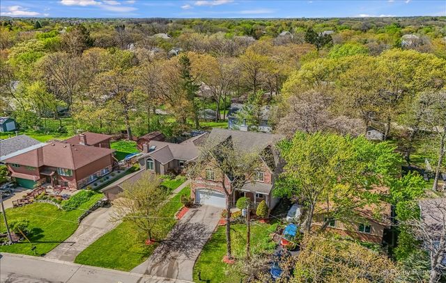 21428 W Crescent Drive, Mundelein, IL 60060