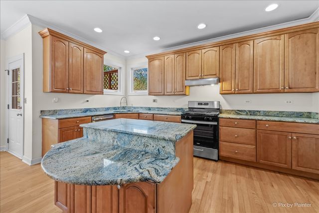 21428 W Crescent Drive, Mundelein, IL 60060