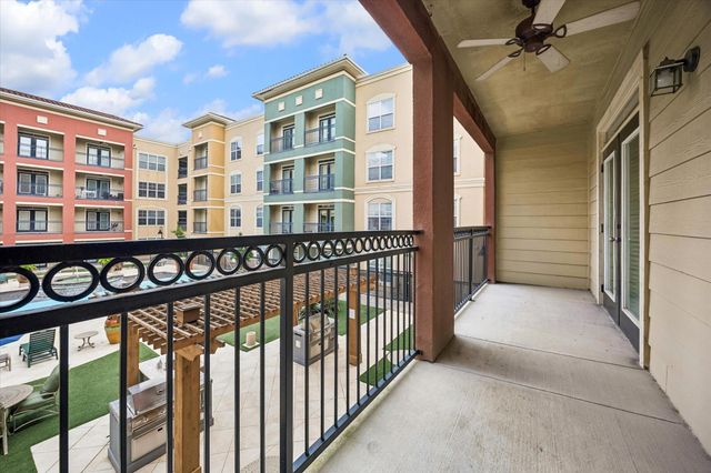 1711 Old Spanish Trail 202, Houston, TX 77054