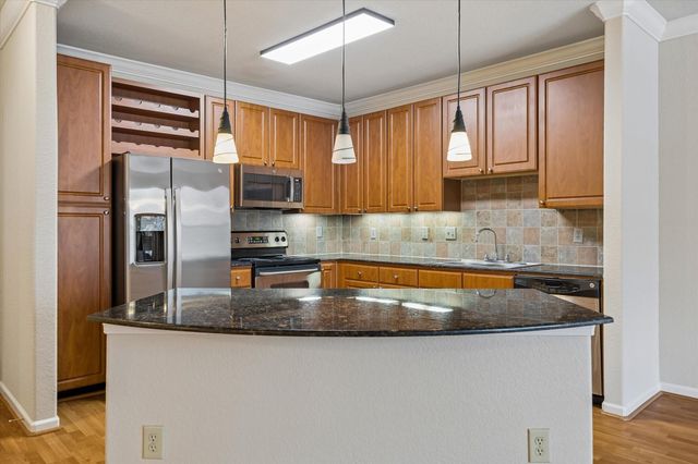 1711 Old Spanish Trail 202, Houston, TX 77054