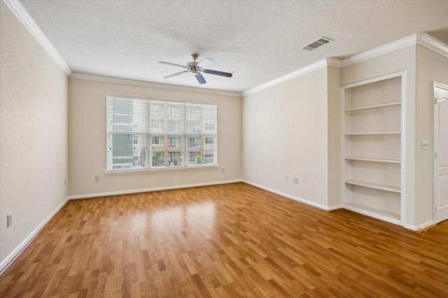 1711 Old Spanish Trail 202, Houston, TX 77054
