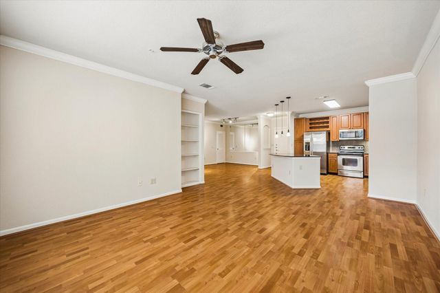1711 Old Spanish Trail 202, Houston, TX 77054