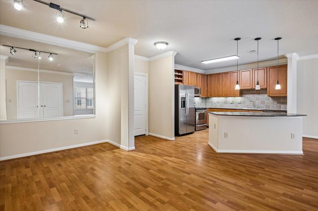 1711 Old Spanish Trail 202, Houston, TX 77054