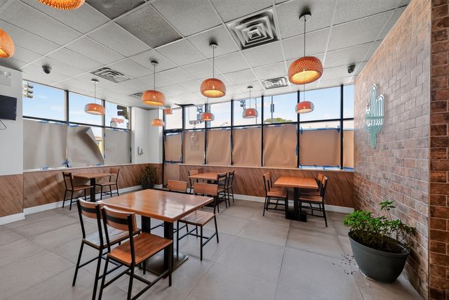 5959 W Diversey Avenue, Chicago, IL 60639