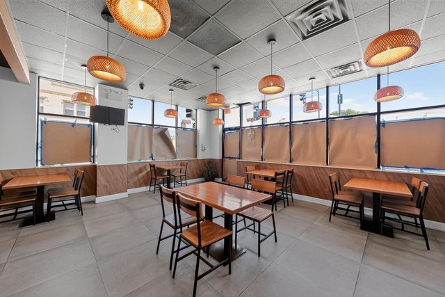 5959 W Diversey Avenue, Chicago, IL 60639