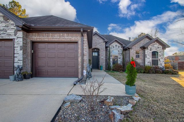 2713 Johnswood Village Drive, Bryant, AR 72022