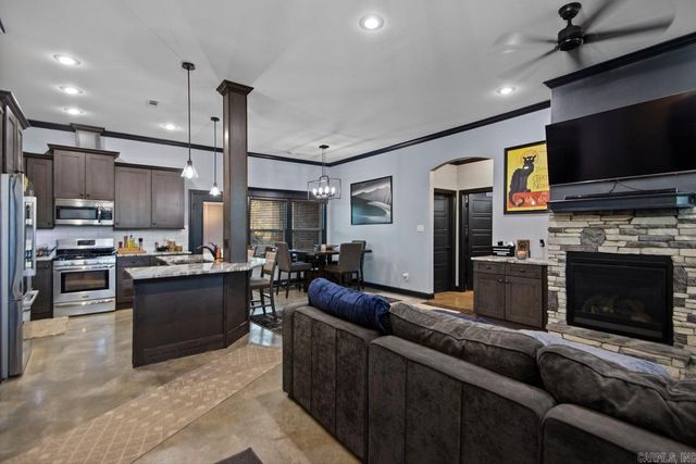 2713 Johnswood Village Drive, Bryant, AR 72022