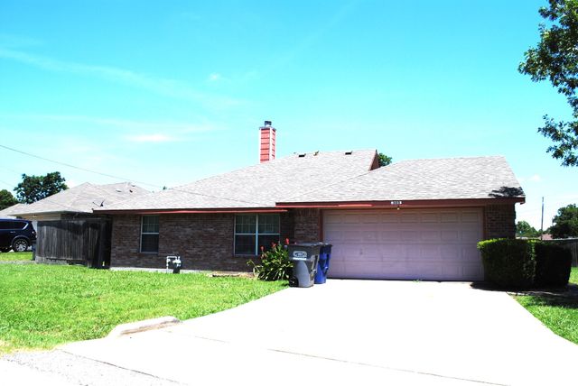 305 N ELM Street, Lancaster, TX 75146