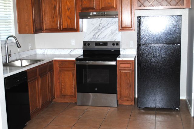 305 N ELM Street, Lancaster, TX 75146