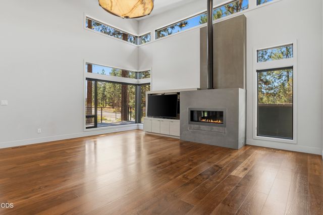 19450 Bainbridge Court, Bend, OR 97702