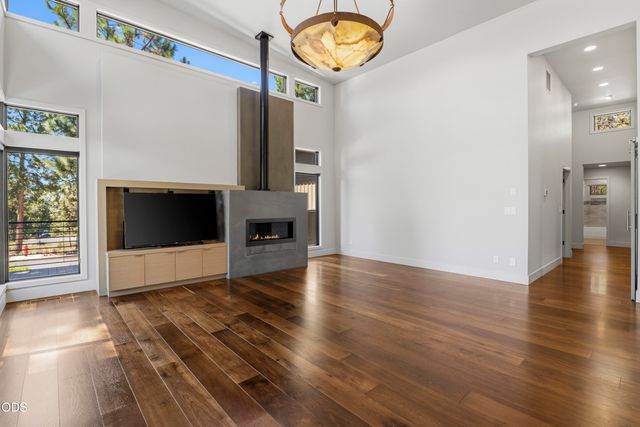 19450 Bainbridge Court, Bend, OR 97702