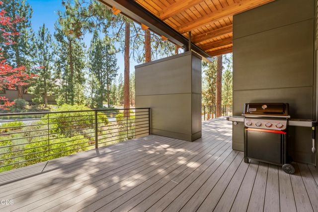 19450 Bainbridge Court, Bend, OR 97702