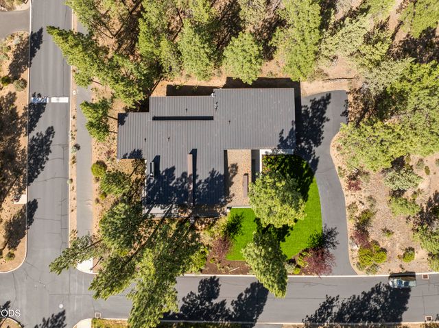 19450 Bainbridge Court, Bend, OR 97702