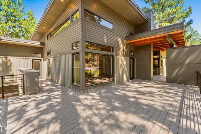 19450 Bainbridge Court, Bend, OR 97702