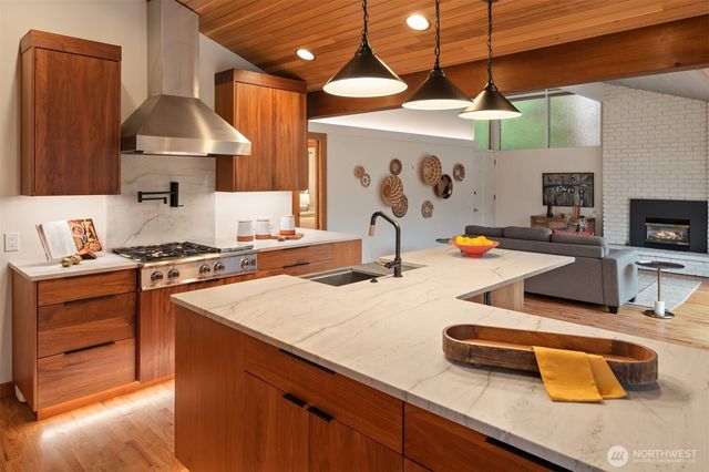 7416 Mercer Terrace Drive, Mercer Island, WA 98040