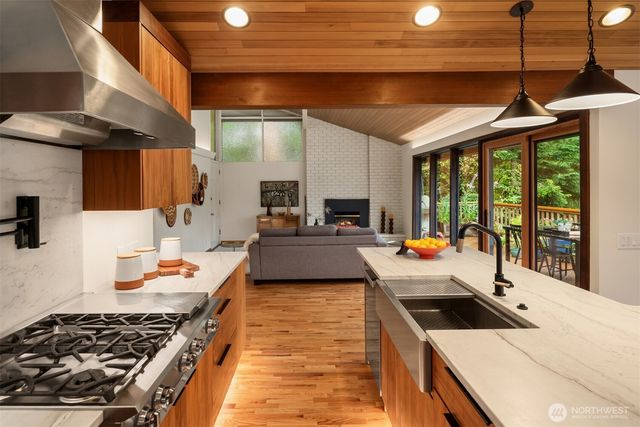 7416 Mercer Terrace Drive, Mercer Island, WA 98040