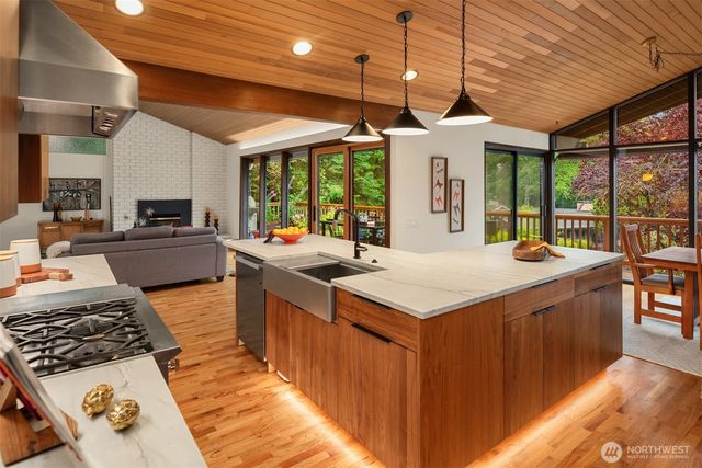 7416 Mercer Terrace Drive, Mercer Island, WA 98040