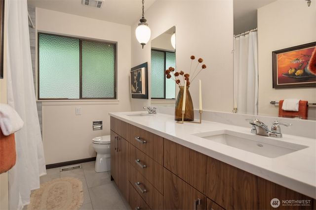 7416 Mercer Terrace Drive, Mercer Island, WA 98040