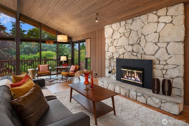 7416 Mercer Terrace Drive, Mercer Island, WA 98040