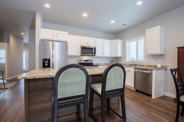 6808 68th Street S, Horace, ND 58047