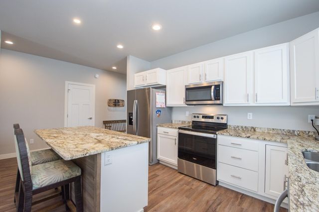 6808 68th Street S, Horace, ND 58047