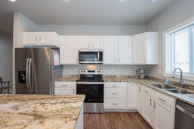 6808 68th Street S, Horace, ND 58047