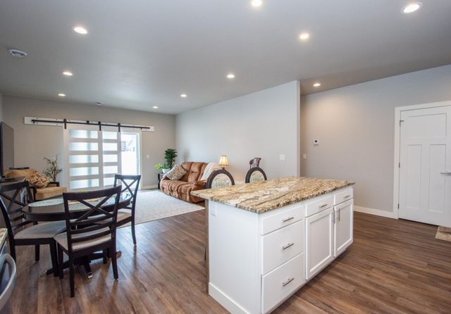 6808 68th Street S, Horace, ND 58047