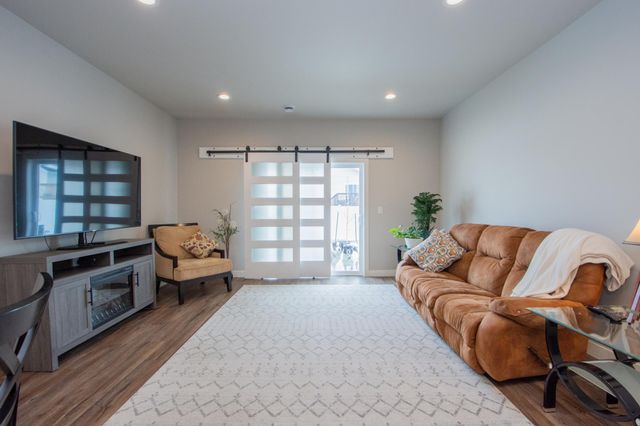 6808 68th Street S, Horace, ND 58047