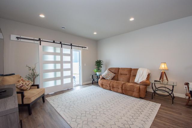 6808 68th Street S, Horace, ND 58047