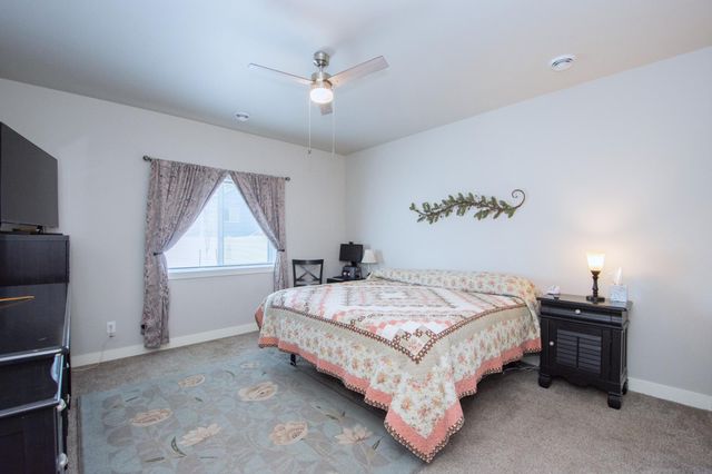 6808 68th Street S, Horace, ND 58047