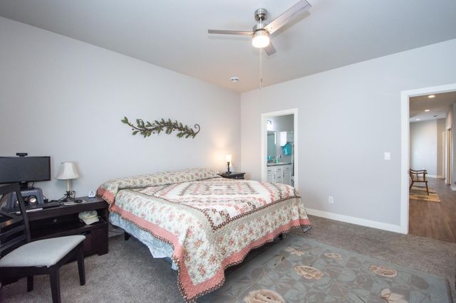 6808 68th Street S, Horace, ND 58047