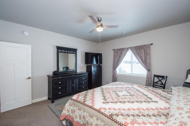 6808 68th Street S, Horace, ND 58047