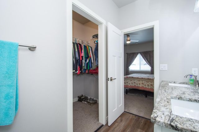 6808 68th Street S, Horace, ND 58047