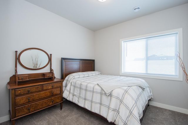 6808 68th Street S, Horace, ND 58047