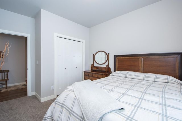 6808 68th Street S, Horace, ND 58047