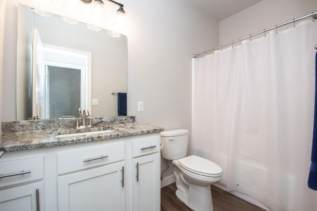 6808 68th Street S, Horace, ND 58047